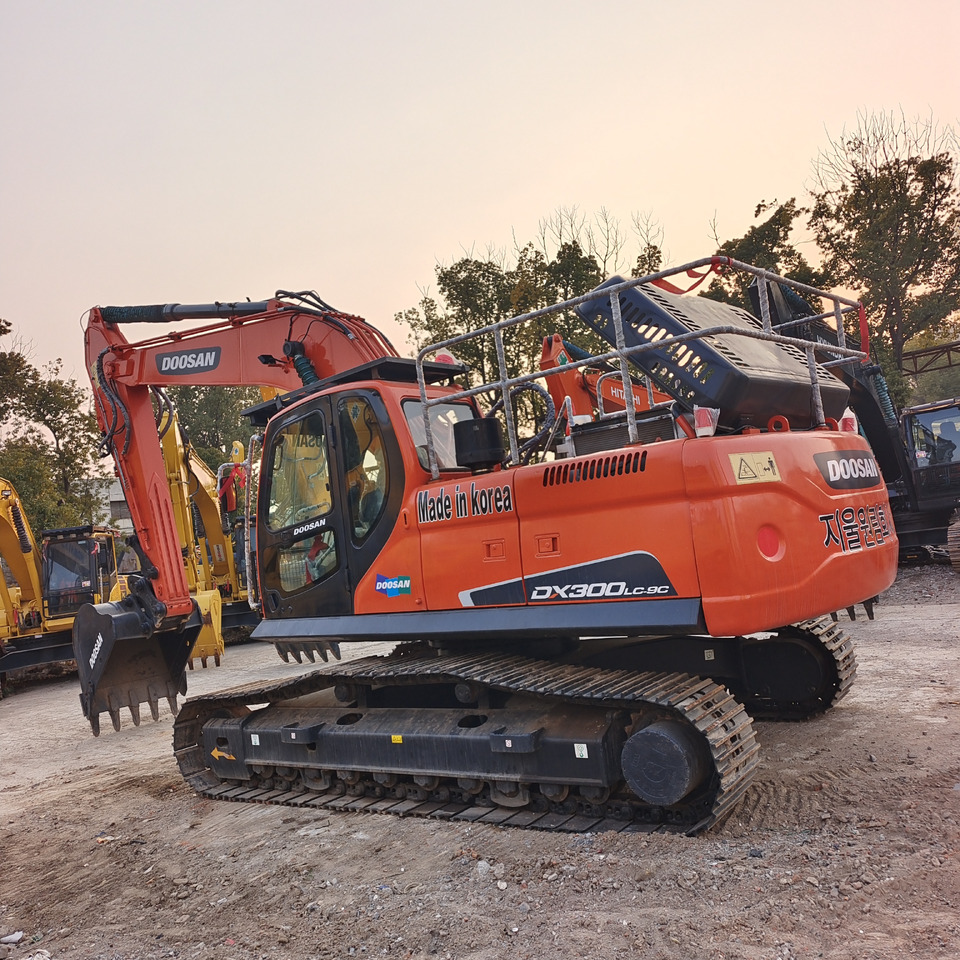 DOOSAN DX300 LC - 9C DX 300 LCA DX225 DX340 - Excavadora de cadenas: foto 1 DOOSAN DX300 LC - 9C DX 300 LCA DX225 DX340 - Excavadora de cadenas: foto 1