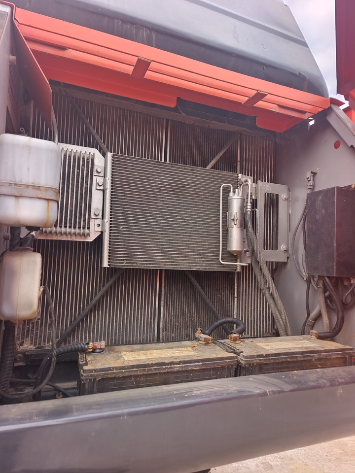 HITACHI ZX200-3 - Excavadora de cadenas: foto 5 HITACHI ZX200-3 - Excavadora de cadenas: foto 5