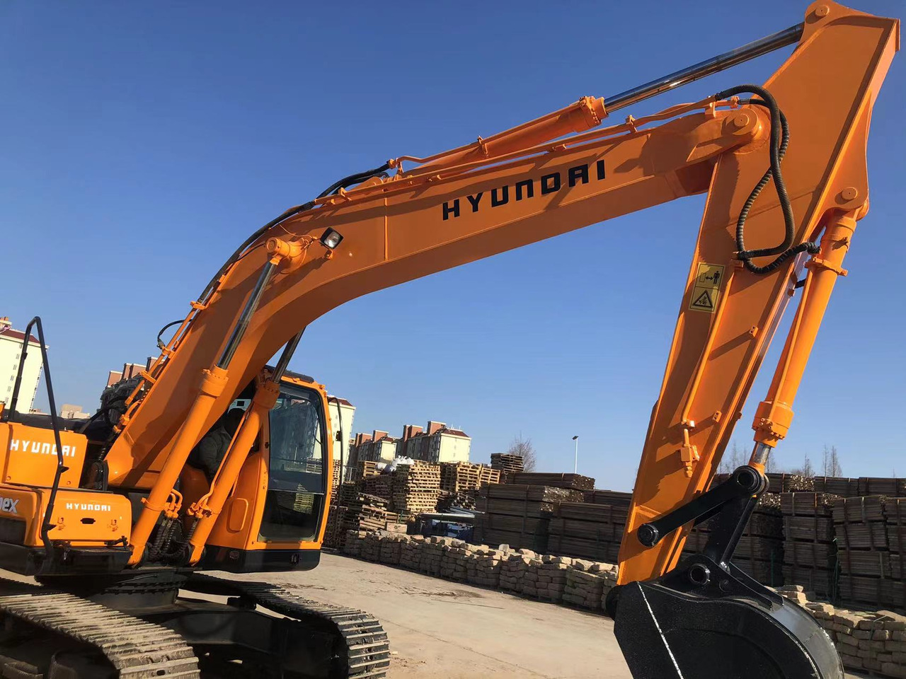 HYUNDAI R 215 -9 Hyundai R215-9 - Excavadora de cadenas: foto 3 HYUNDAI R 215 -9 Hyundai R215-9 - Excavadora de cadenas: foto 3
