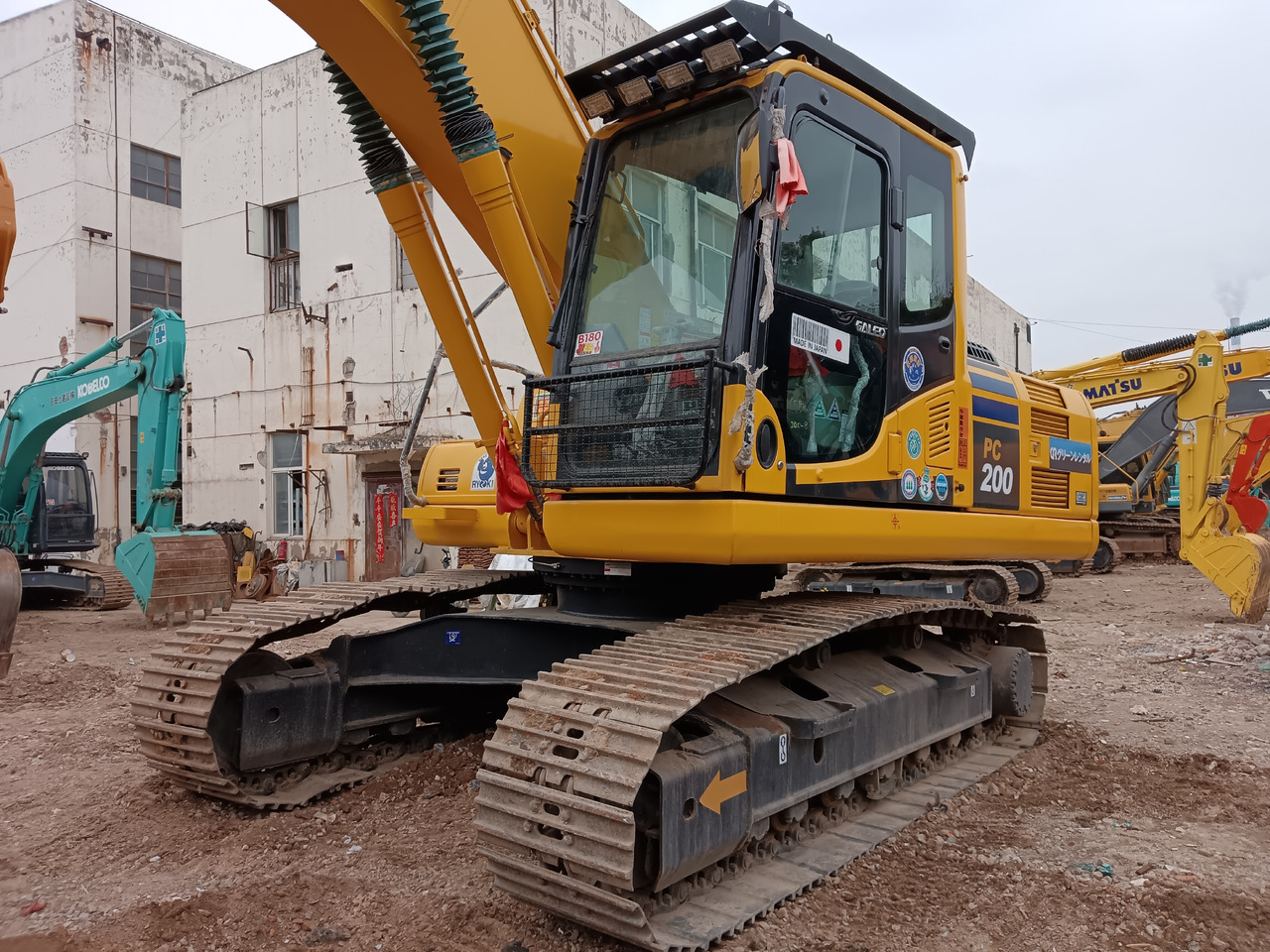 Excavadora de cadenas KOMATSU PC200-8: foto 7
