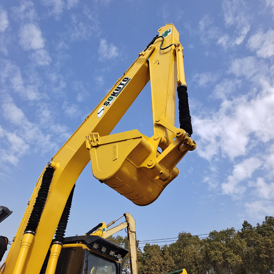 KOMATSU PC200-8 - Excavadora de cadenas: foto 2 KOMATSU PC200-8 - Excavadora de cadenas: foto 2