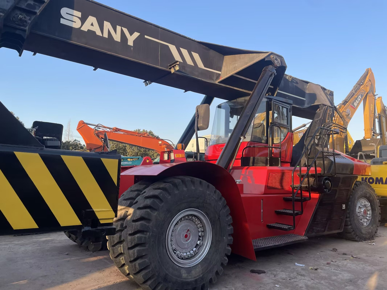SANY SRSC45C30 - Reach stacker: foto 5 SANY SRSC45C30 - Reach stacker: foto 5
