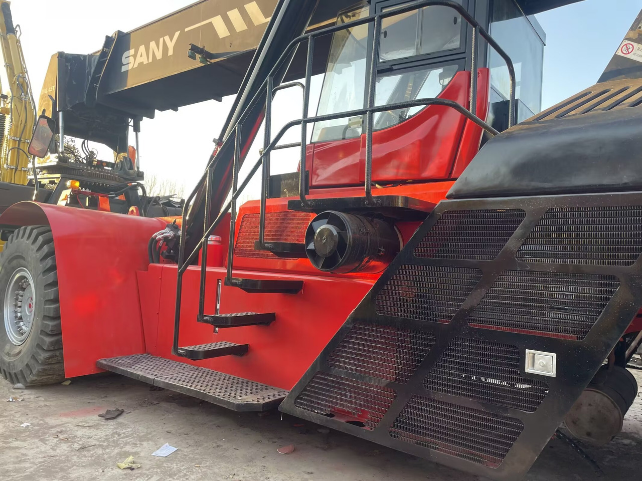 SANY SRSC45C30 - Reach stacker: foto 4 SANY SRSC45C30 - Reach stacker: foto 4