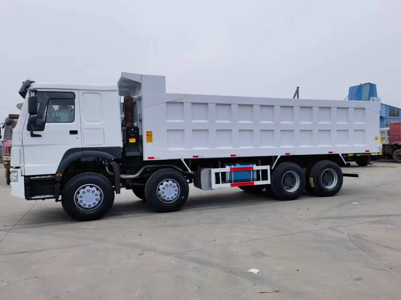 SINOTRUK HOWO 8*4 DUMP TRUCK 371 375 380 400 420 460 HP - Camión volquete: foto 5 SINOTRUK HOWO 8*4 DUMP TRUCK 371 375 380 400 420 460 HP - Camión volquete: foto 5