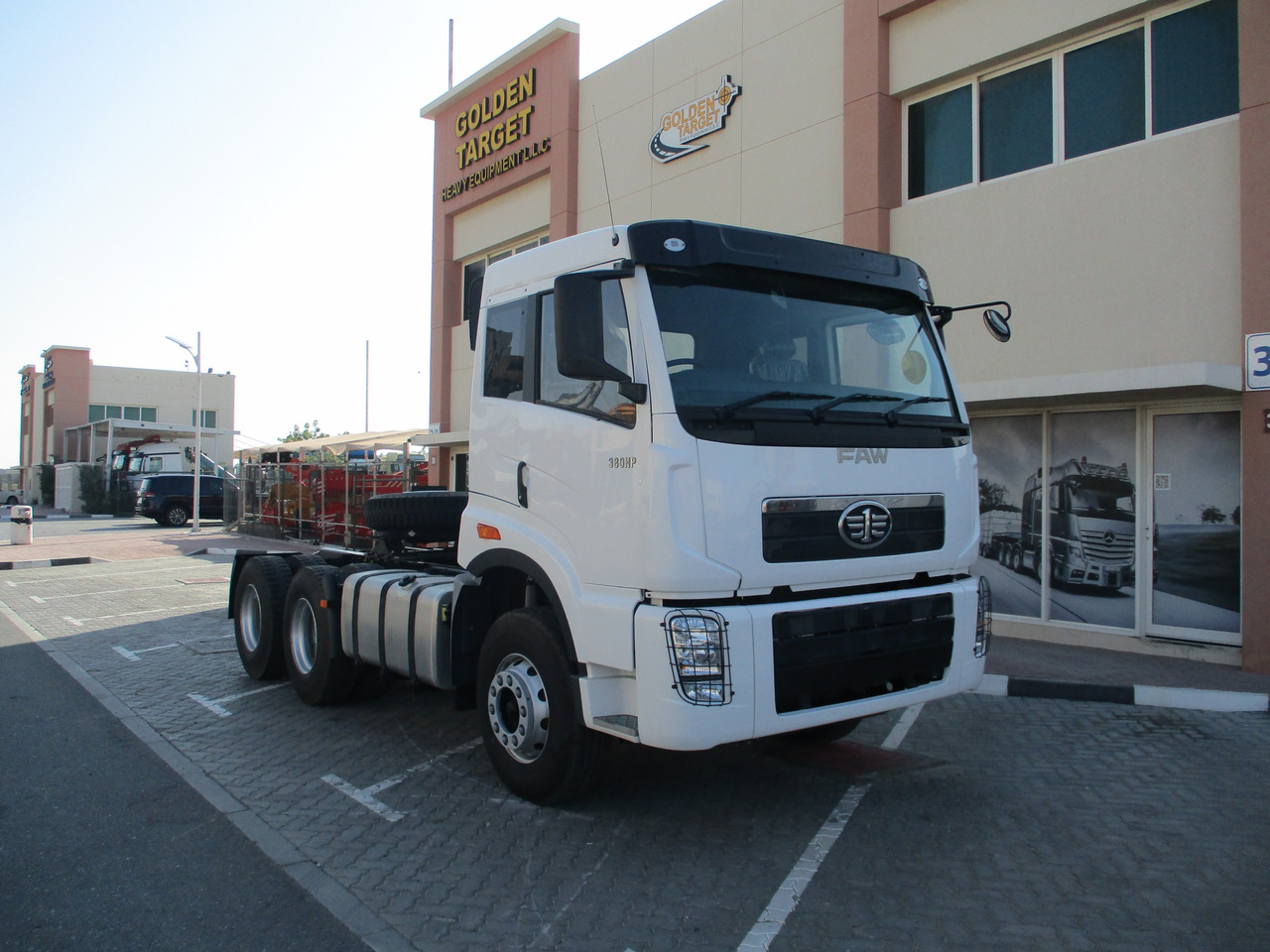 FAW 4181P2K15 6x4 Head Truck - Cabeza tractora: foto 1 FAW 4181P2K15 6x4 Head Truck - Cabeza tractora: foto 1