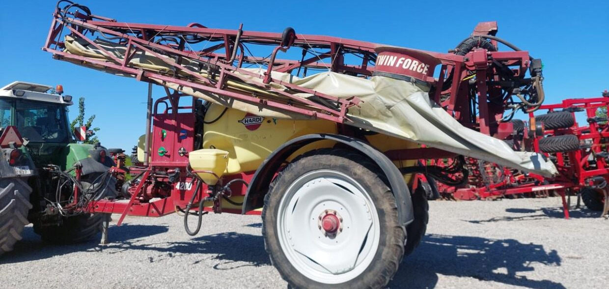 Hardi Commander Plus 4200 - 28m Twin - Pulverizador arrastrado: foto 1 Hardi Commander Plus 4200 - 28m Twin - Pulverizador arrastrado: foto 1