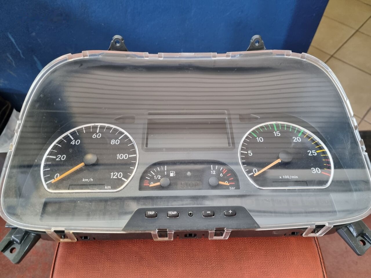 Daimler-Benz AXOR EURO 5 A0054468321 Mercedes-Benz AXOR EURO 5 - Salpicadero para Camión: foto 1 Daimler-Benz AXOR EURO 5 A0054468321 Mercedes-Benz AXOR EURO 5 - Salpicadero para Camión: foto 1