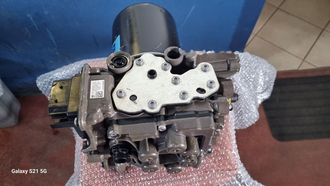 Knorr-Bremse AIR DRYER UNIT EAPU K138270 Mercedes-Benz ACTROS MP4 EURO 6 - Unidad de control para Camión: foto 5 Knorr-Bremse AIR DRYER UNIT EAPU K138270 Mercedes-Benz ACTROS MP4 EURO 6 - Unidad de control para Camión: foto 5