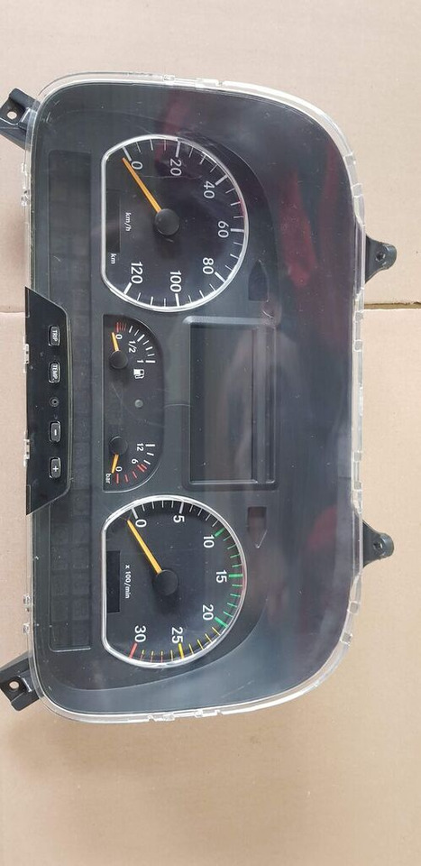 Mercedes-Benz AXOR EURO 5 - Salpicadero para Camión: foto 4 Mercedes-Benz AXOR EURO 5 - Salpicadero para Camión: foto 4