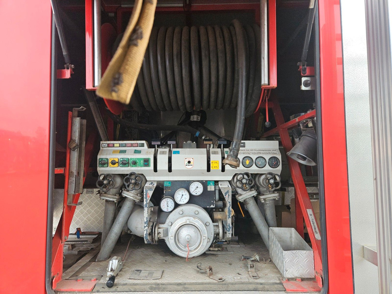 MAN KAT 6x6 Tanklöschfahrzeug - Camión cisterna: foto 5 MAN KAT 6x6 Tanklöschfahrzeug - Camión cisterna: foto 5