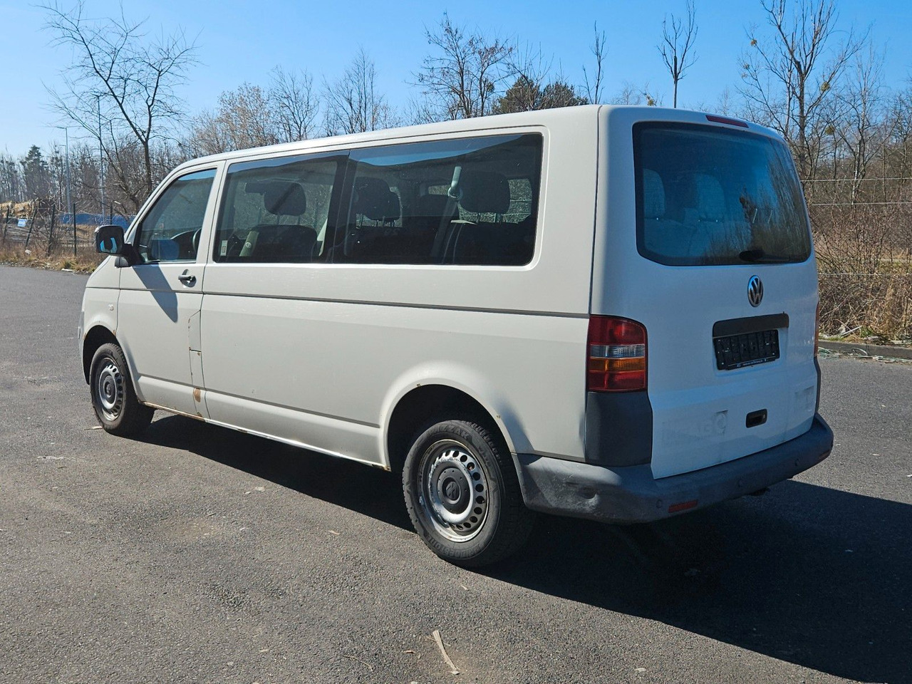 Volkswagen T5 lang 9 Sitzer, Klima, Standheizung - Furgoneta de pasajeros: foto 2 Volkswagen T5 lang 9 Sitzer, Klima, Standheizung - Furgoneta de pasajeros: foto 2