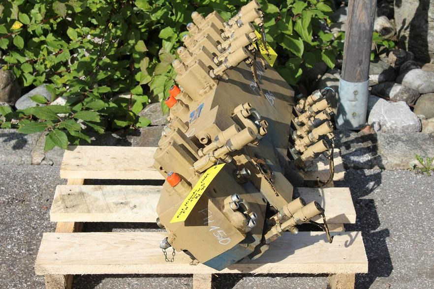 Fiat-Hitachi FH 150 - Válvula hidráulica para Maquinaria de construcción: foto 2 Fiat-Hitachi FH 150 - Válvula hidráulica para Maquinaria de construcción: foto 2