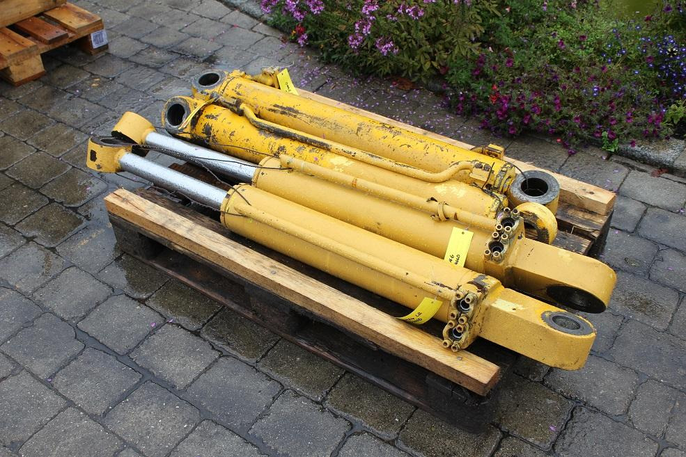 Hanomag D 400 - Cilindro hidráulico para Maquinaria de construcción: foto 1 Hanomag D 400 - Cilindro hidráulico para Maquinaria de construcción: foto 1