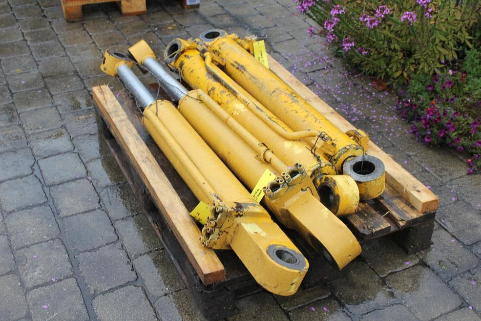 Hanomag D 400 - Cilindro hidráulico para Maquinaria de construcción: foto 4 Hanomag D 400 - Cilindro hidráulico para Maquinaria de construcción: foto 4