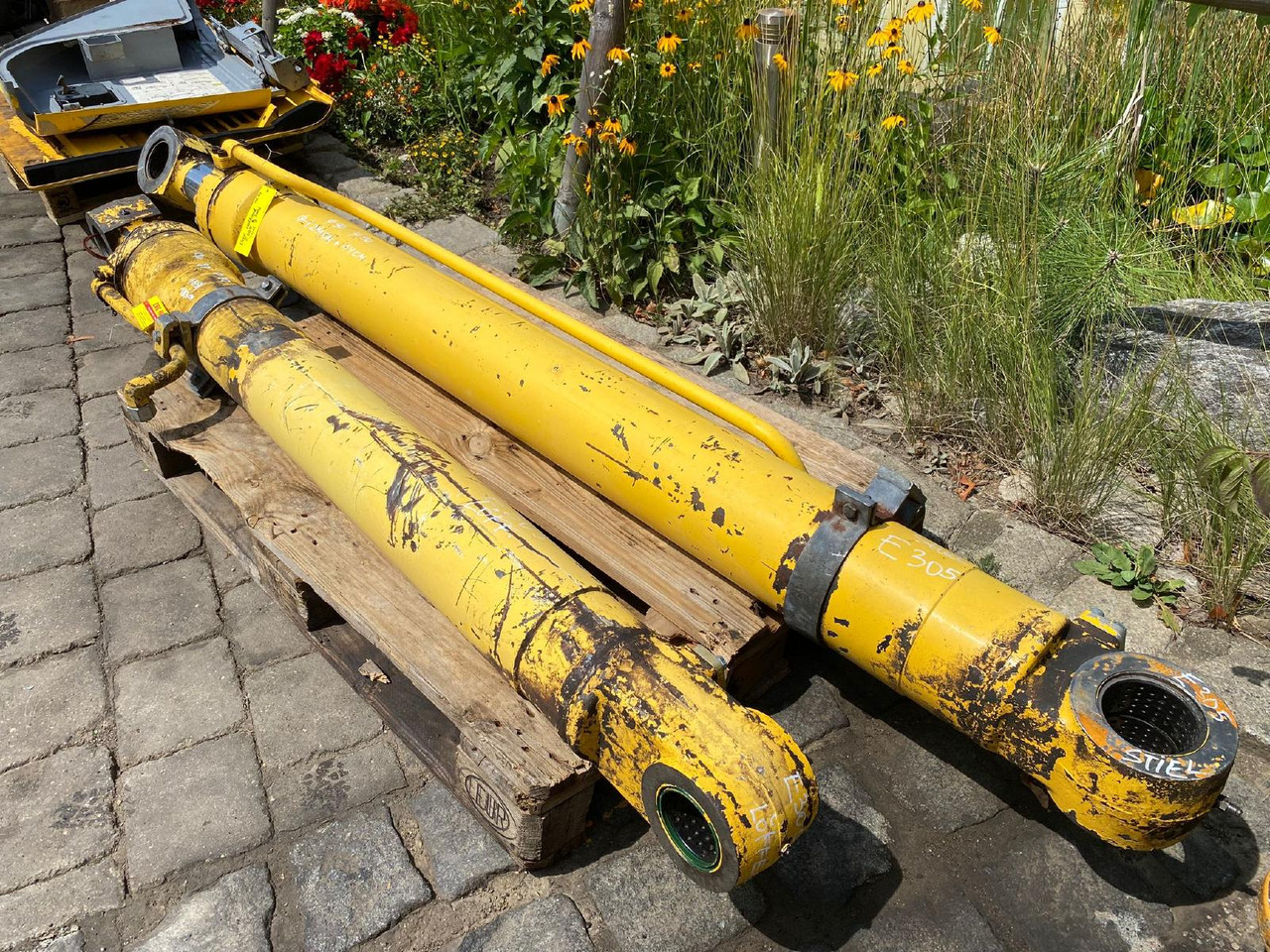 Holland E 305 - Cilindro hidráulico para Maquinaria de construcción: foto 4 Holland E 305 - Cilindro hidráulico para Maquinaria de construcción: foto 4