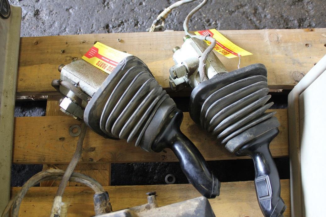 Liebherr R 924 compact - Cabina e interior para Excavadora de cadenas: foto 1 Liebherr R 924 compact - Cabina e interior para Excavadora de cadenas: foto 1