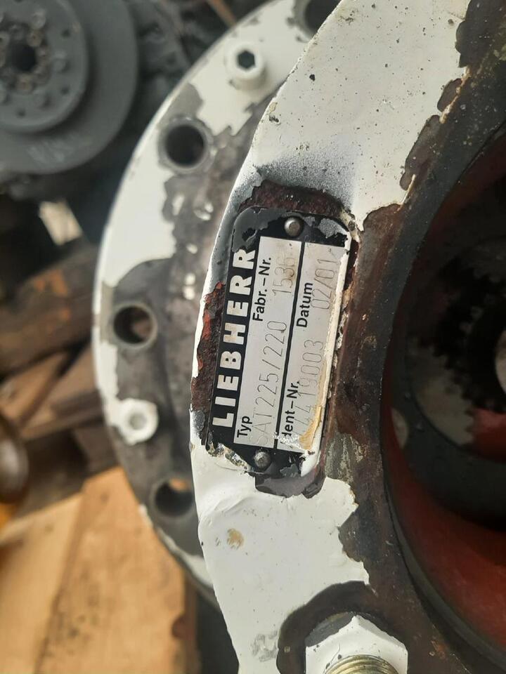 Liebherr SAT 225 / 220 aus A900B - Reductor de giro para Maquinaria de construcción: foto 3 Liebherr SAT 225 / 220 aus A900B - Reductor de giro para Maquinaria de construcción: foto 3