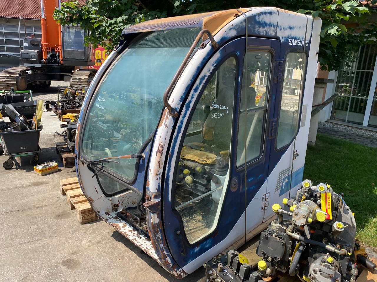 Samsung SE 210 - Cabina para Maquinaria de construcción: foto 1 Samsung SE 210 - Cabina para Maquinaria de construcción: foto 1