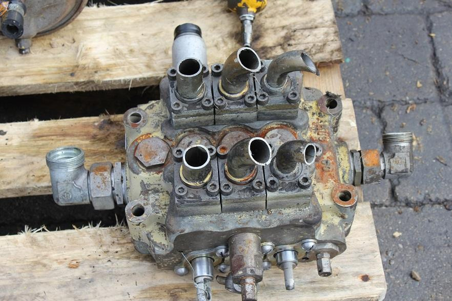 Volvo LM 846 - Válvula hidráulica para Maquinaria de construcción: foto 3 Volvo LM 846 - Válvula hidráulica para Maquinaria de construcción: foto 3