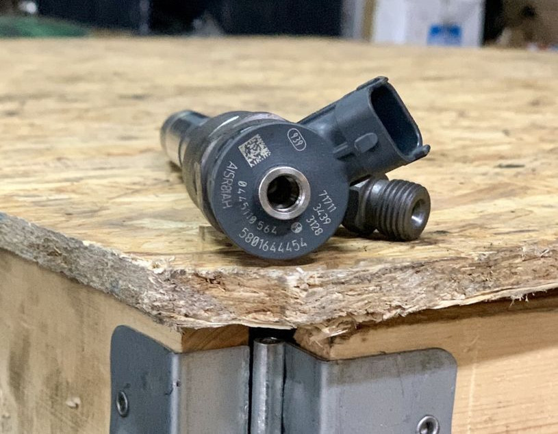 0445110564 for IVECO Daily 3.0 commercial vehicle - Inyector para Furgoneta: foto 3 0445110564 for IVECO Daily 3.0 commercial vehicle - Inyector para Furgoneta: foto 3