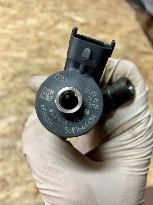 0445110564 for IVECO Daily 3.0 commercial vehicle - Inyector para Furgoneta: foto 1 0445110564 for IVECO Daily 3.0 commercial vehicle - Inyector para Furgoneta: foto 1