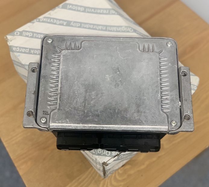 Bosch Sterownik Silnika Engine Control Ducato 2.8 HDI 281011755 for FIAT Ducato Boxer Jumper 2.8HDI 2000 - 2006 Oryginał NOWY commercial vehicle - Unidad de control para Furgoneta: foto 2 Bosch Sterownik Silnika Engine Control Ducato 2.8 HDI 281011755 for FIAT Ducato Boxer Jumper 2.8HDI 2000 - 2006 Oryginał NOWY commercial vehicle - Unidad de control para Furgoneta: foto 2