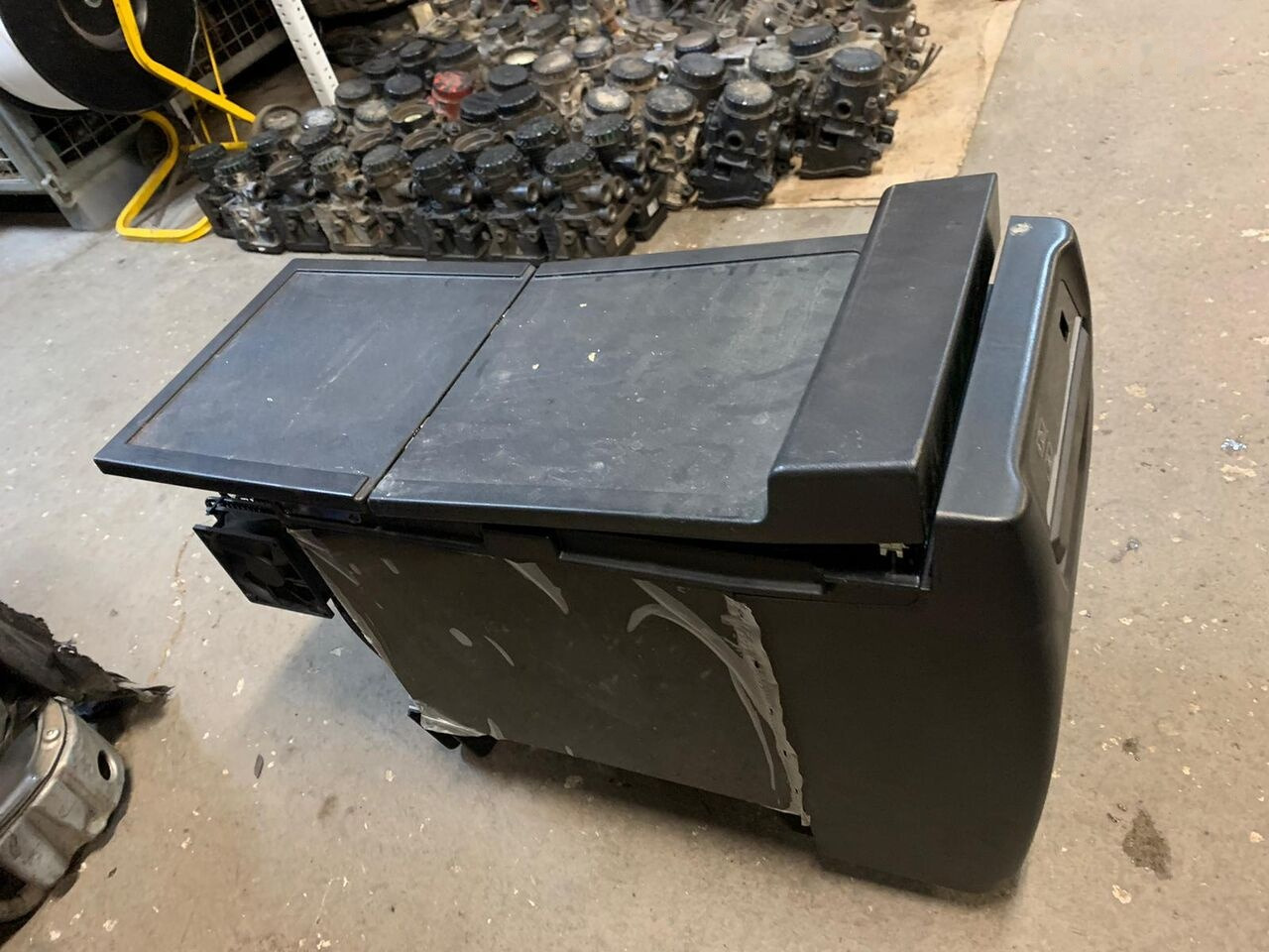 IVECO indel B 5802797207 SP940 24L stan nieznany 5802797207 IVECO - Cabina e interior para Camión: foto 5 IVECO indel B 5802797207 SP940 24L stan nieznany 5802797207 IVECO - Cabina e interior para Camión: foto 5