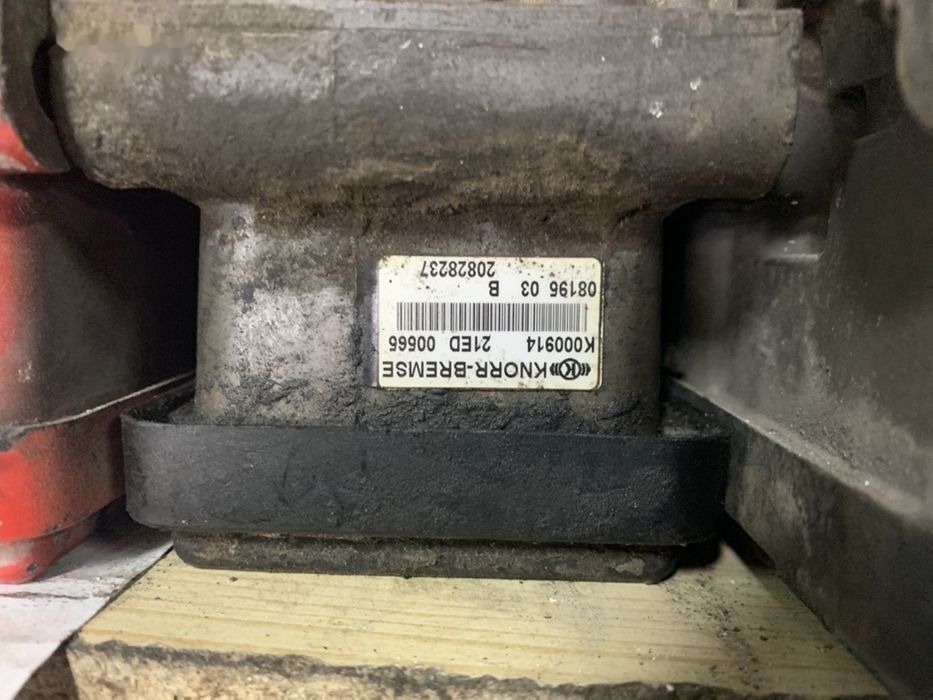 Knorr-Bremse Przód K000085 K000913 Scania Volvo RENAULT MAN K000913 K000085 K000914 - Válvula de freno para Camión: foto 2 Knorr-Bremse Przód K000085 K000913 Scania Volvo RENAULT MAN K000913 K000085 K000914 - Válvula de freno para Camión: foto 2