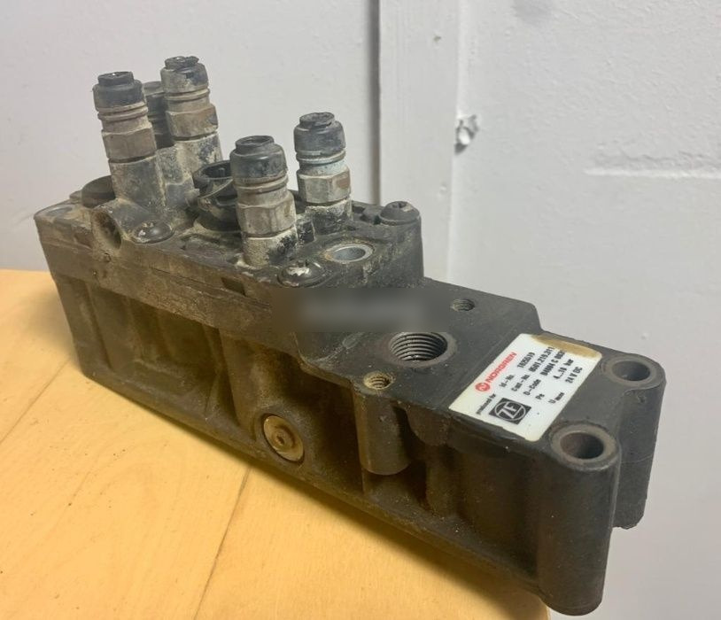 Norgren ZF oryginał HURT wybieraka 1025519   MAN TGA TGX TGL - Válvula de freno para Camión: foto 1 Norgren ZF oryginał HURT wybieraka 1025519   MAN TGA TGX TGL - Válvula de freno para Camión: foto 1