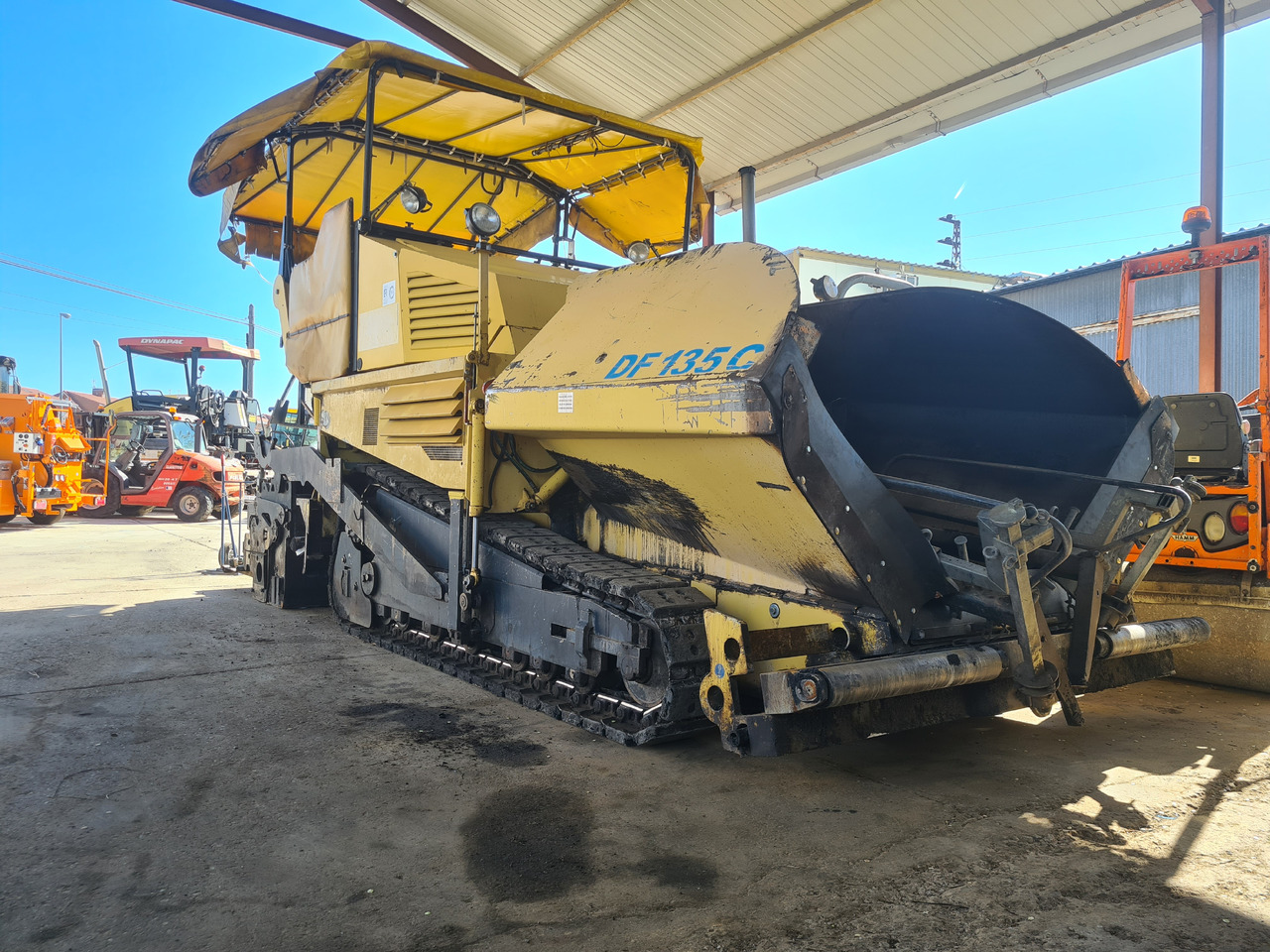 Extendedora de cadenas Demag DF 135C - Pavimentadora de asfalto: foto 1 Extendedora de cadenas Demag DF 135C - Pavimentadora de asfalto: foto 1