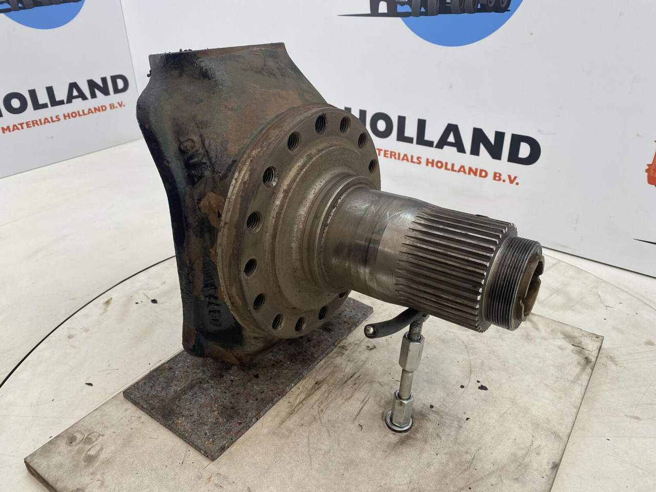 FAUN ATF 30 Steering knuckle 16 holes axle 1 - Mangueta para Autogrúa: foto 3 FAUN ATF 30 Steering knuckle 16 holes axle 1 - Mangueta para Autogrúa: foto 3