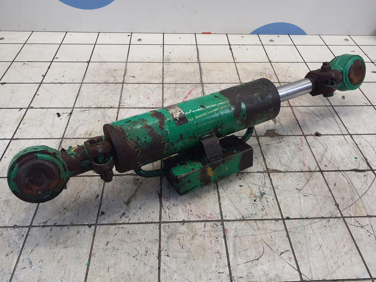 FAUN ATF 60-3 axle 3 steering lock cylinder left side - Cilindro hidráulico para Autogrúa: foto 5 FAUN ATF 60-3 axle 3 steering lock cylinder left side - Cilindro hidráulico para Autogrúa: foto 5