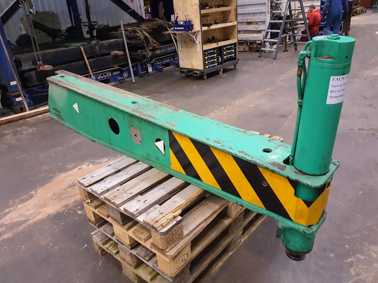 FAUN ATF 60-3 outrigger beam rear with support cylinder - Suspensión para Autogrúa: foto 1 FAUN ATF 60-3 outrigger beam rear with support cylinder - Suspensión para Autogrúa: foto 1
