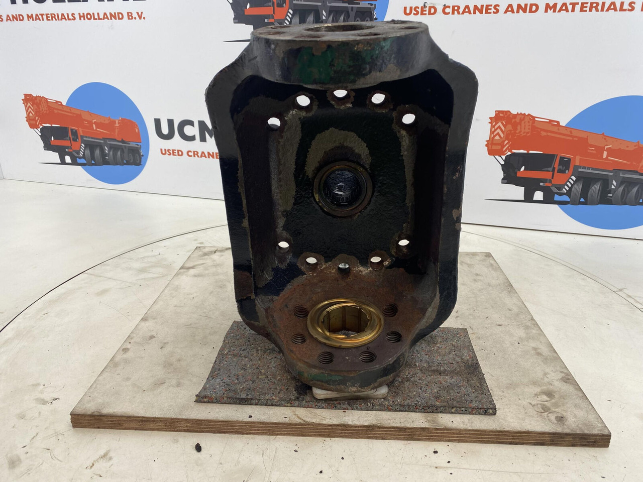 FAUN Faun ATF 30 Steering knuckle 16 holes axle 1 - Mangueta para Autogrúa: foto 5 FAUN Faun ATF 30 Steering knuckle 16 holes axle 1 - Mangueta para Autogrúa: foto 5