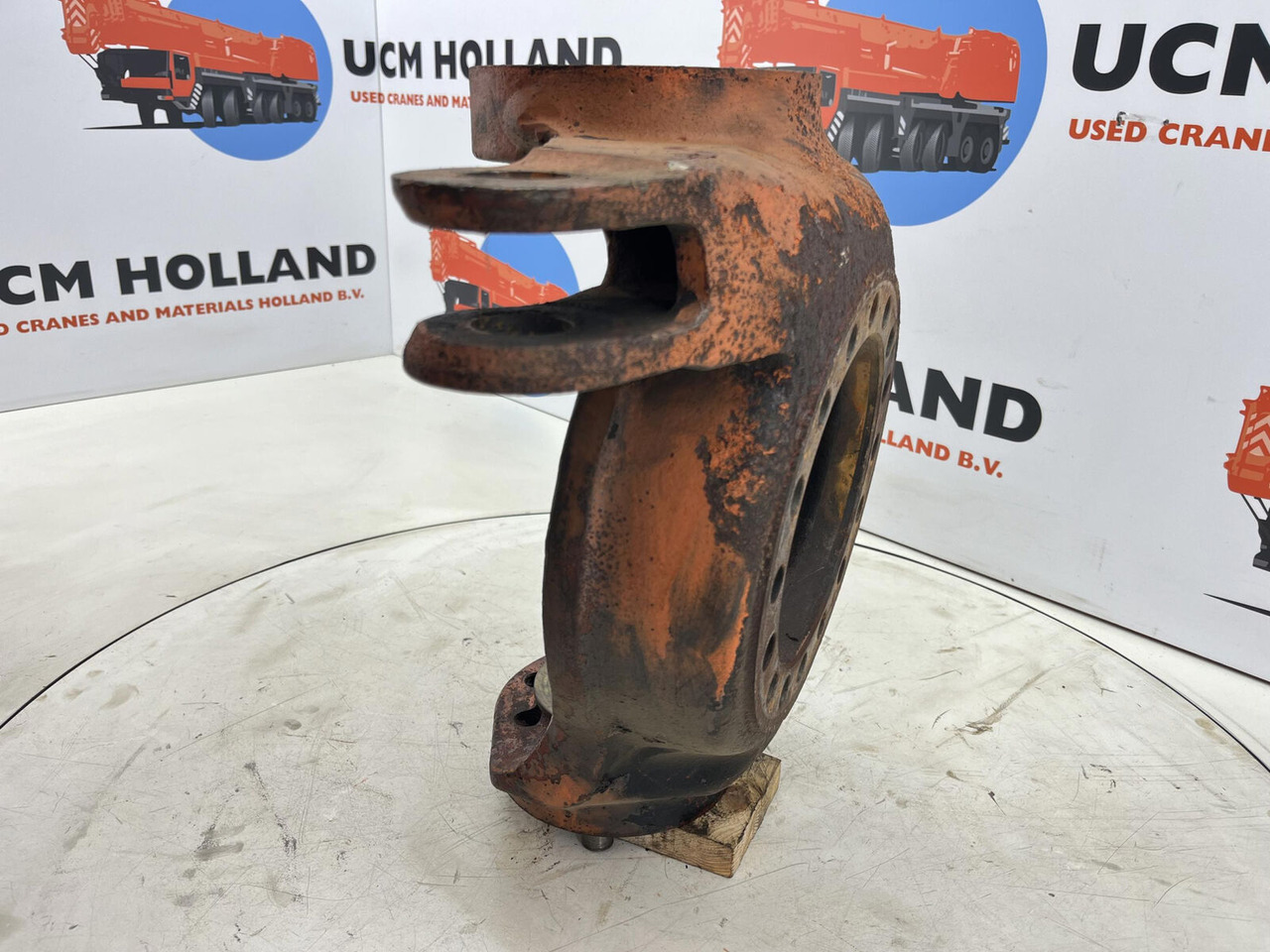 FAUN RTF 50 Steering knuckle 16 holes axle 3 right - Mangueta para Autogrúa: foto 3 FAUN RTF 50 Steering knuckle 16 holes axle 3 right - Mangueta para Autogrúa: foto 3