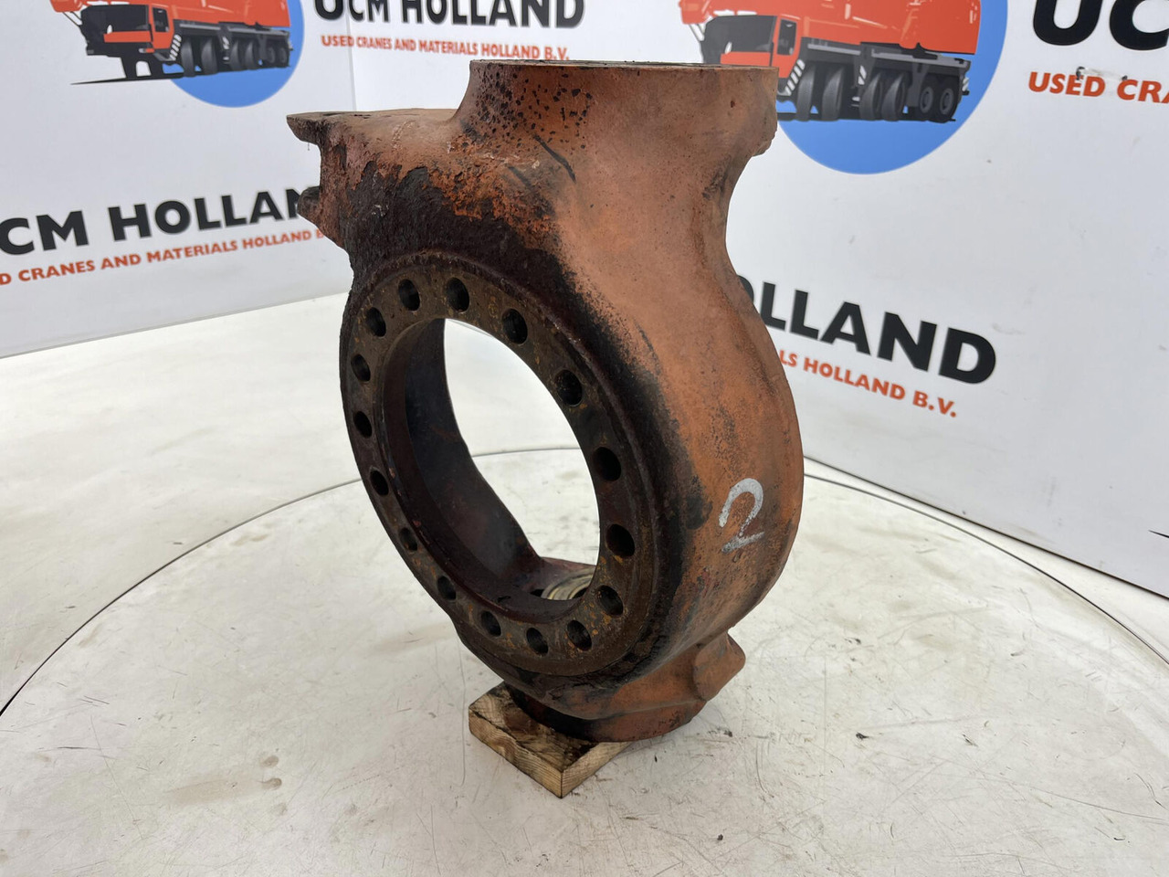 FAUN RTF 50 Steering knuckle 16 holes axle 3 right - Mangueta para Autogrúa: foto 1 FAUN RTF 50 Steering knuckle 16 holes axle 3 right - Mangueta para Autogrúa: foto 1