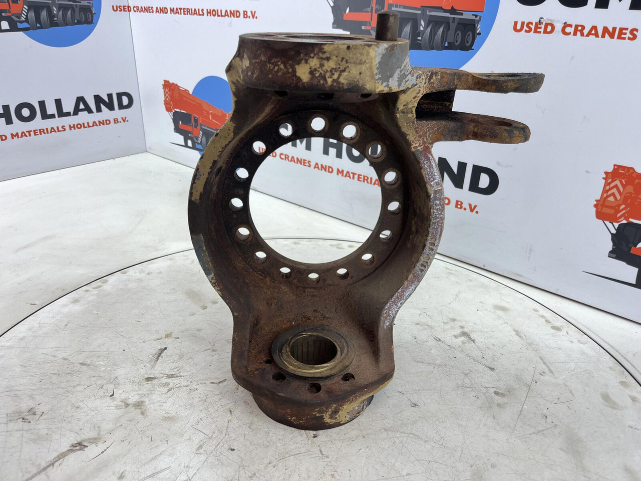 FAUN RTF 50 Steering knuckle 16 holes axle 4 right - Mangueta para Autogrúa: foto 5 FAUN RTF 50 Steering knuckle 16 holes axle 4 right - Mangueta para Autogrúa: foto 5