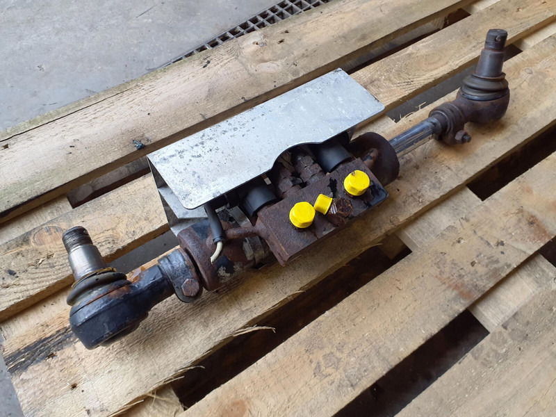 Faun ATF 45-3 steering cilinder right axle 3 - Cilindro hidráulico para Grúa: foto 1 Faun ATF 45-3 steering cilinder right axle 3 - Cilindro hidráulico para Grúa: foto 1