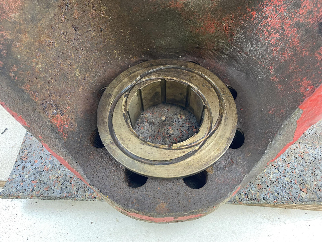 Mangueta para Autogrúa Gottwald AMK 70 Steering knuckle 16 holes axle 2: foto 8