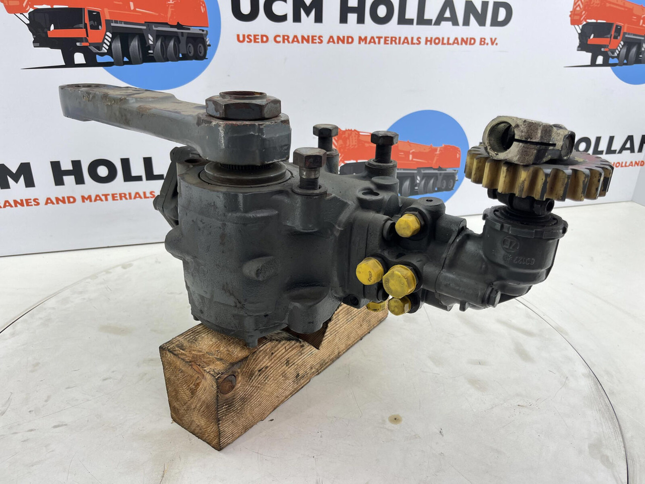 Grove GMK 2035 steering box - Caja de dirección para Autogrúa: foto 3 Grove GMK 2035 steering box - Caja de dirección para Autogrúa: foto 3