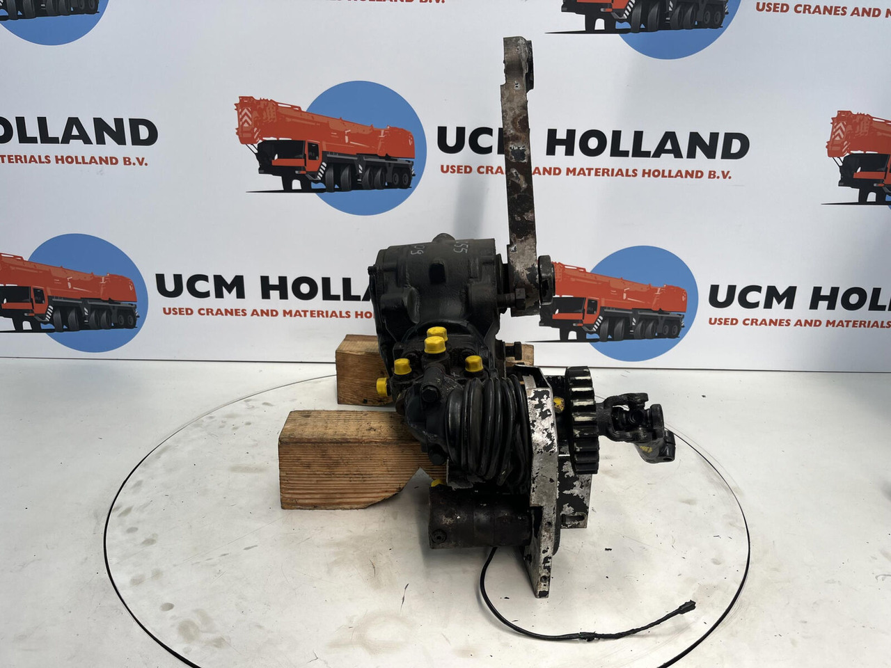 Grove GMK 3055 steering Box - Caja de dirección para Autogrúa: foto 2 Grove GMK 3055 steering Box - Caja de dirección para Autogrúa: foto 2