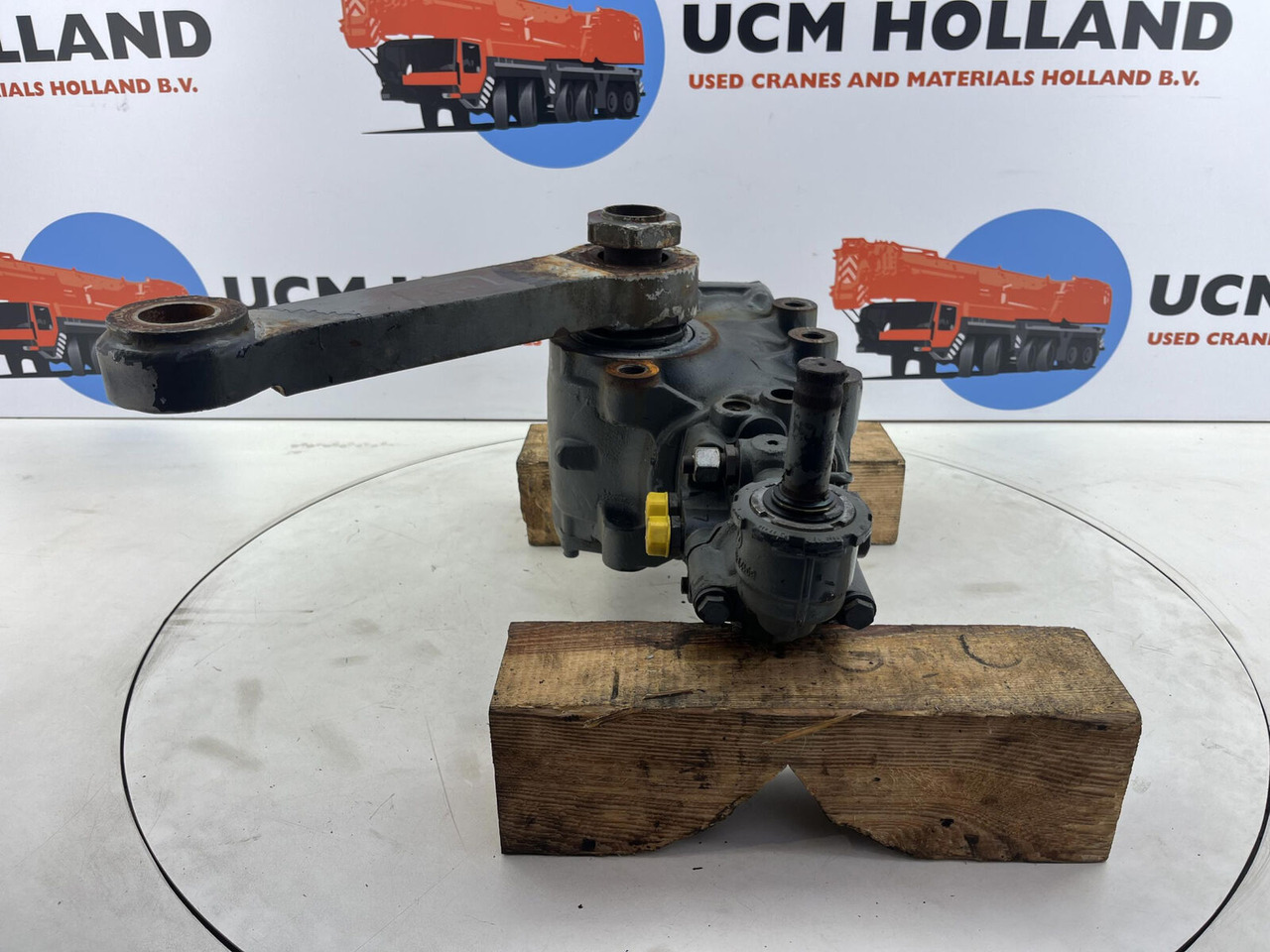 Grove GMK 3055 steering box - Caja de dirección para Autogrúa: foto 4 Grove GMK 3055 steering box - Caja de dirección para Autogrúa: foto 4