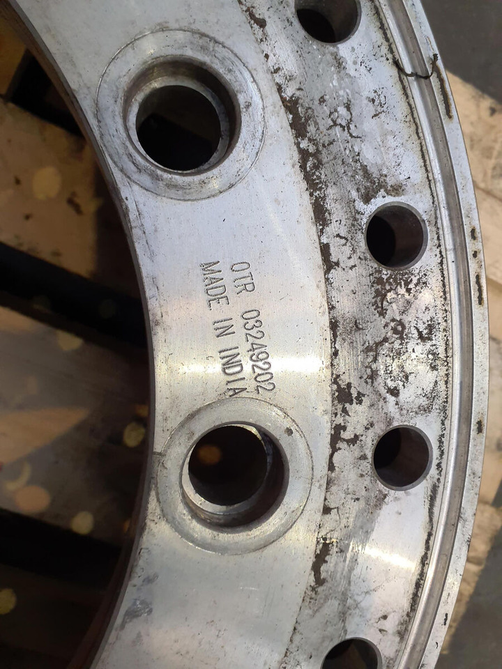 Grove Rear ring 445/95R25 12 8.8 2p Alu - Llanta para Grúa: foto 4 Grove Rear ring 445/95R25 12 8.8 2p Alu - Llanta para Grúa: foto 4