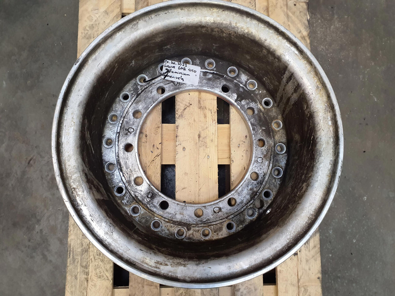 Grove Rear ring 445/95R25 12 8.8 2p Alu - Llanta para Grúa: foto 2 Grove Rear ring 445/95R25 12 8.8 2p Alu - Llanta para Grúa: foto 2