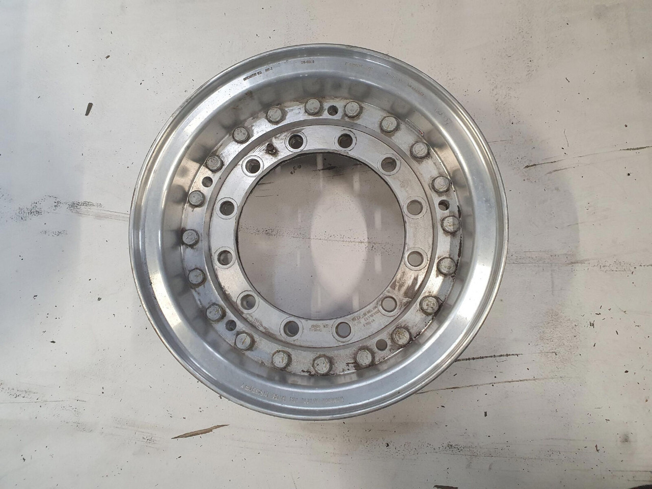 Grove Rim 445/95R25 12 13.2 2p Alu - Llanta para Grúa: foto 2 Grove Rim 445/95R25 12 13.2 2p Alu - Llanta para Grúa: foto 2