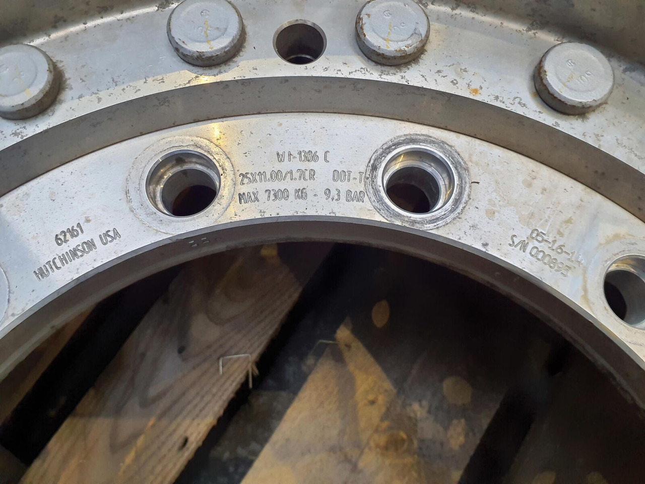 Grove Rim 445/95R25 12 13.2 2p Alu - Llanta para Grúa: foto 3 Grove Rim 445/95R25 12 13.2 2p Alu - Llanta para Grúa: foto 3