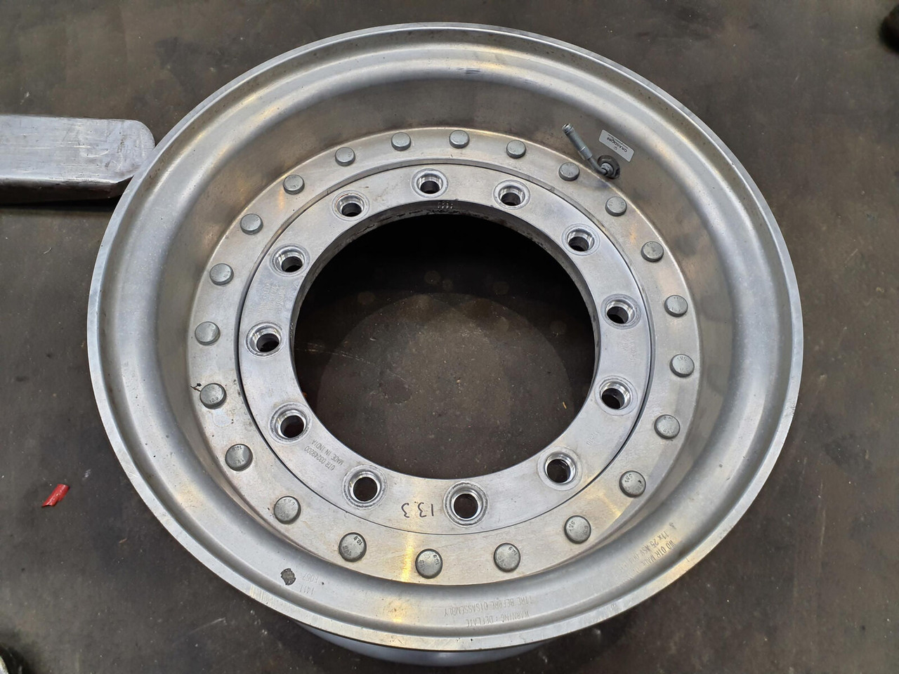 Grove Rim 445/95R25 12 13.3 2p Alu - Llanta para Grúa: foto 2 Grove Rim 445/95R25 12 13.3 2p Alu - Llanta para Grúa: foto 2