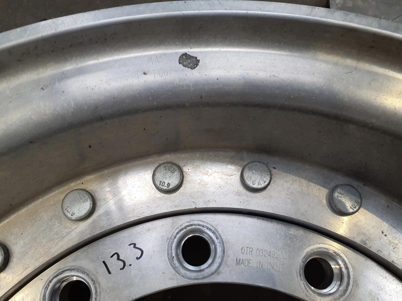 Grove Rim 445/95R25 12 13.3 2p Alu - Llanta para Grúa: foto 4 Grove Rim 445/95R25 12 13.3 2p Alu - Llanta para Grúa: foto 4