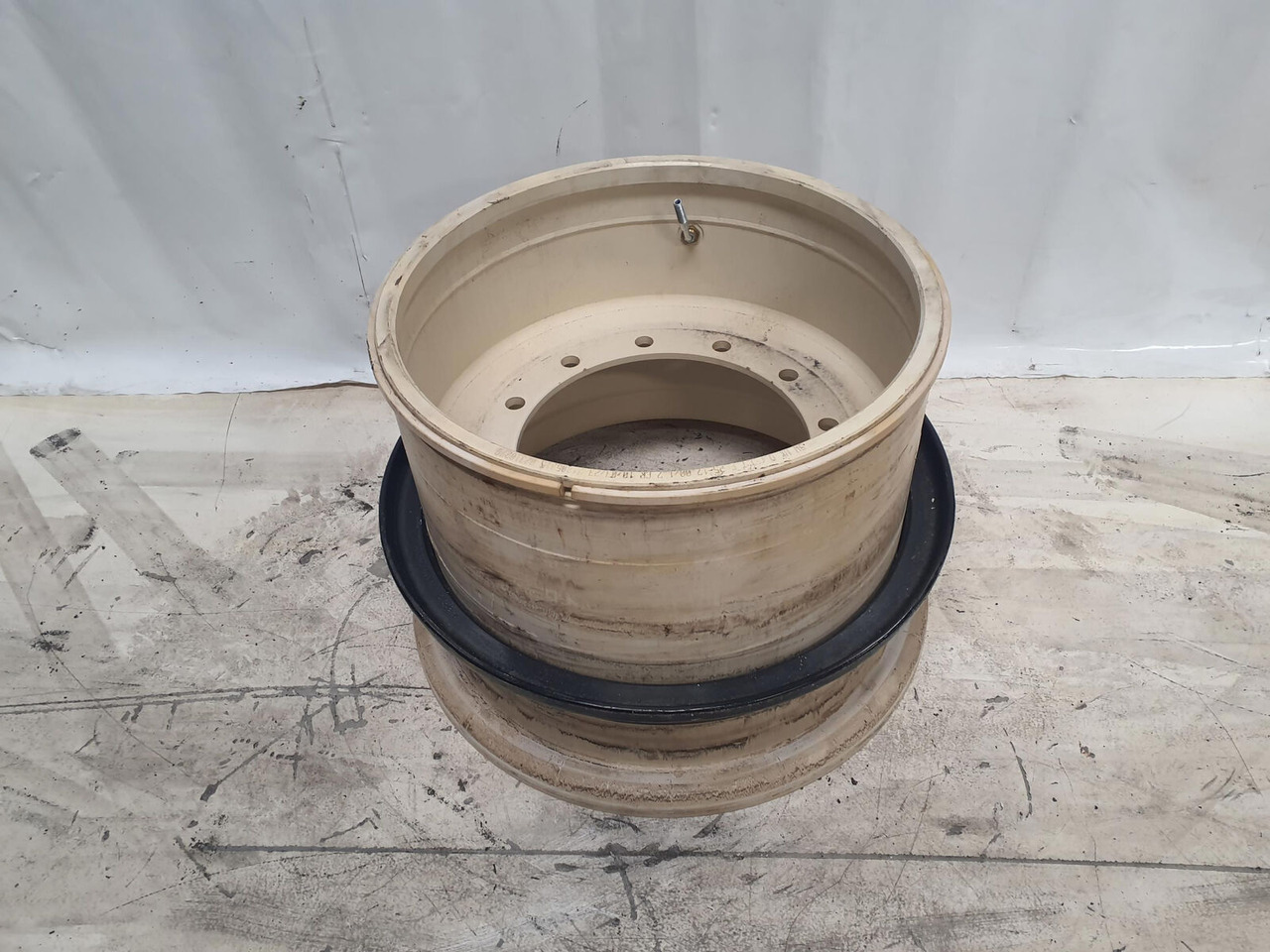 Grove Rim 525/80R25 12 20.5 3p - Llanta para Grúa: foto 1 Grove Rim 525/80R25 12 20.5 3p - Llanta para Grúa: foto 1