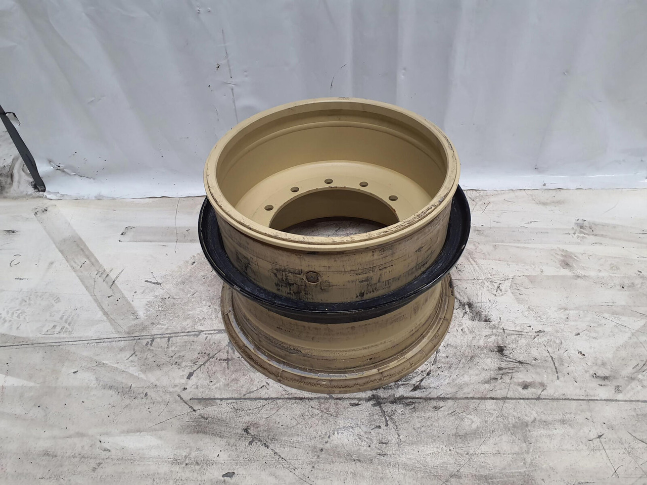 Grove Rim 525/80R25 12 20.5 3p - Llanta para Grúa: foto 1 Grove Rim 525/80R25 12 20.5 3p - Llanta para Grúa: foto 1